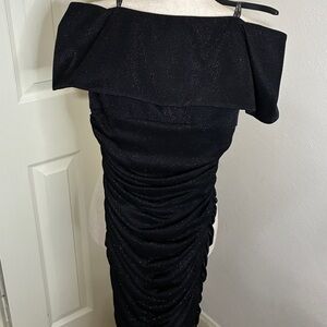 NWT Vince Camuto off the shoulder black shimmery dress size 4 Cocktail. Wedding